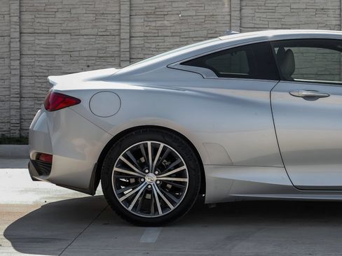Used 2017 INFINITI Q60 3.0t w/ Cargo Package RWD image 10
