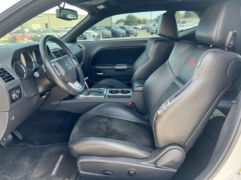 Used 2014 Dodge Challenger R/T RWD image 9