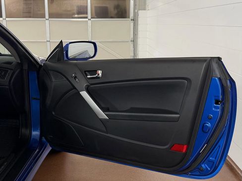 Used 2010 Hyundai Genesis 3.8 RWD image 31