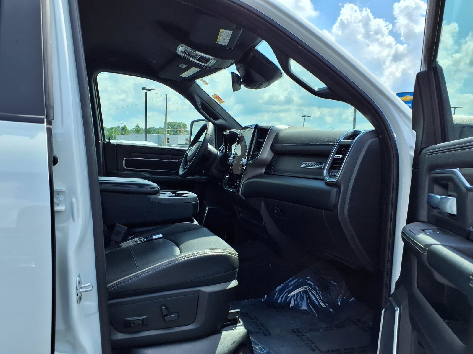 Used 2026 RAM 2500 Laramie AWD/4WD image 28
