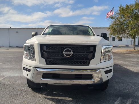 Used 2024 Nissan Titan SV w/ SV Convenience Package image 9