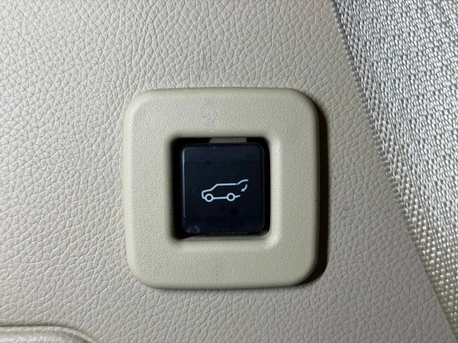 Used 2017 Ford Expedition XLT w/ Equipment Group 202A RWD image 17