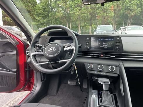 Certified 2026 Hyundai Elantra SE FWD image 13