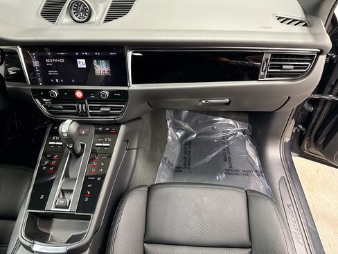 Certified 2026 Porsche Macan image 18