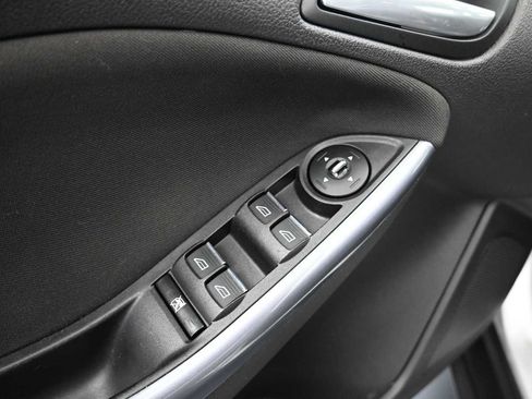 Used 2014 Ford Focus Titanium FWD image 9
