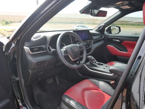 Used 2023 Toyota Highlander XSE image 18