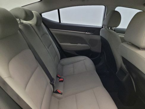 Used 2017 Hyundai Elantra SE FWD image 19