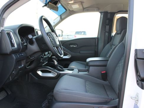 Used 2025 Nissan Frontier SV image 19