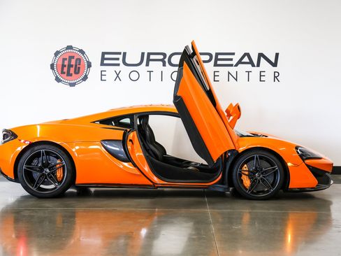 Used 2016 McLaren 570S Coupe RWD image 14
