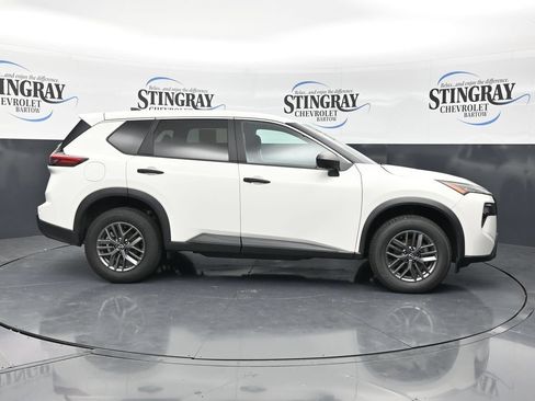 Used 2024 Nissan Rogue S FWD image 10