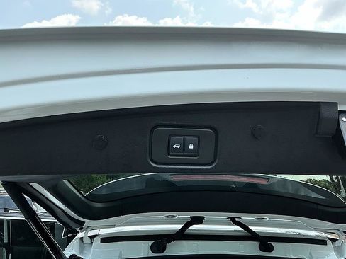 Certified 2025 Nissan Pathfinder SL w/ SL Premium Package FWD image 31