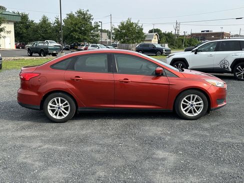 Used 2018 Ford Focus SE FWD image 9