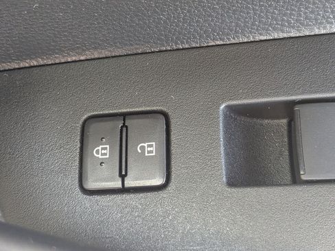 Certified 2025 Toyota Corolla Cross XLE w/ Convenience Package FWD image 33