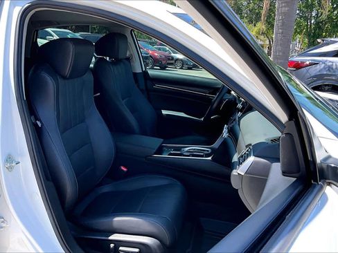 Used 2021 Honda Accord Touring image 9