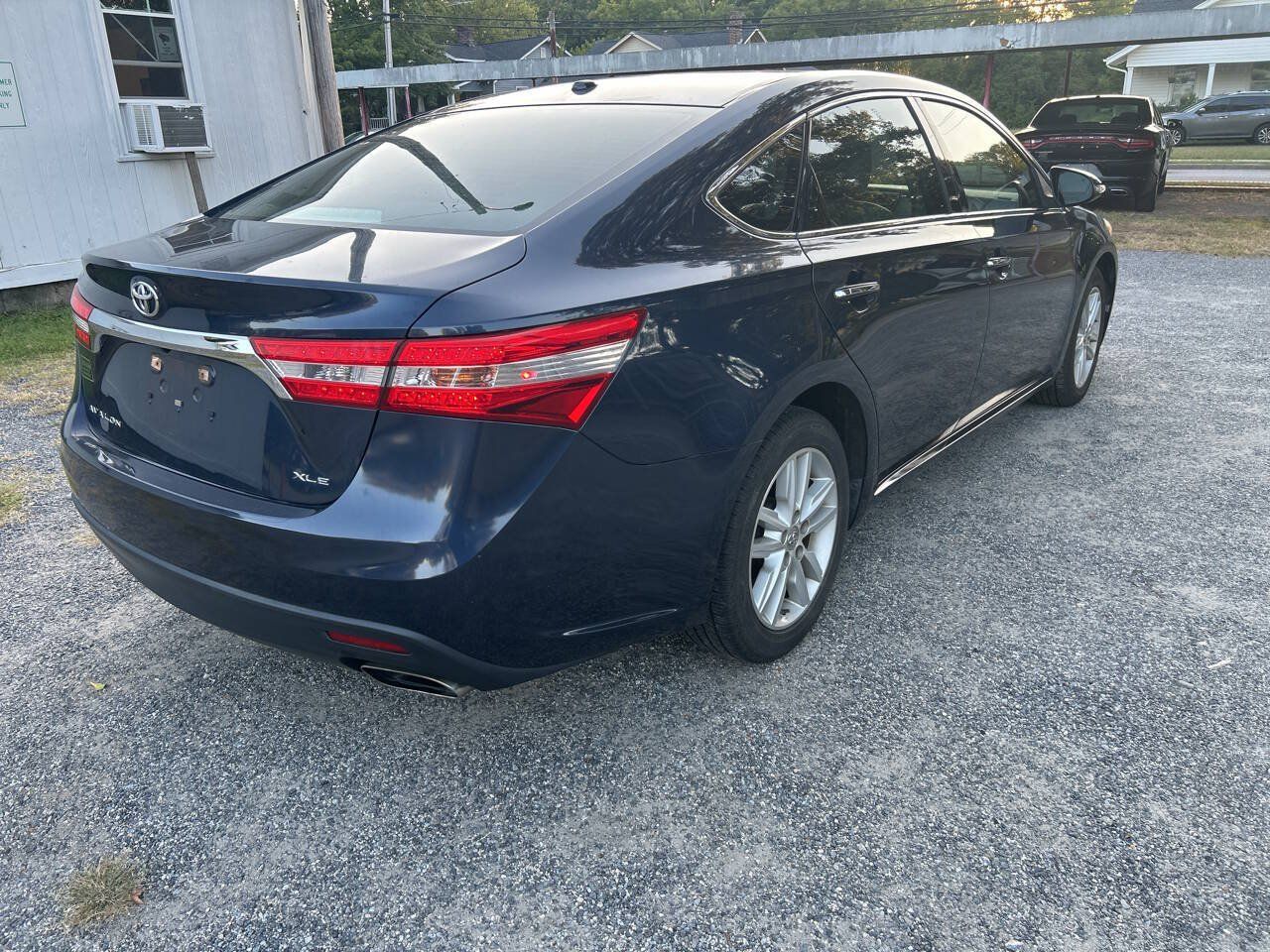 Used 2015 Toyota Avalon XLE w/ Preferred Accessory Package FWD image 3