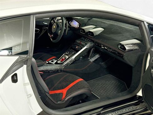 Used 2018 Lamborghini Huracan image 26