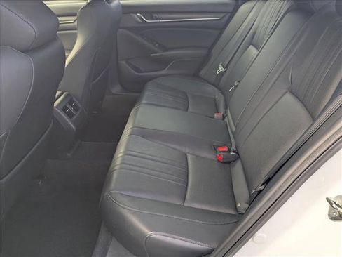 Used 2018 Honda Accord Touring image 19
