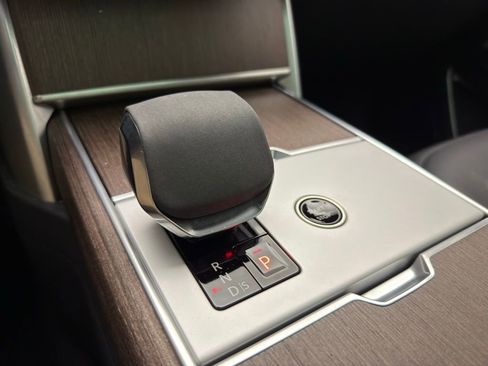 Certified 2024 Land Rover Range Rover SE image 8