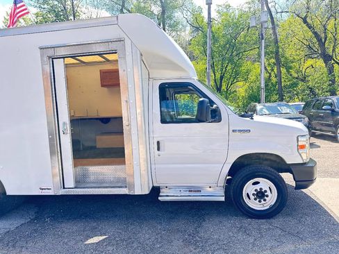 Used 2008 Ford E-350 and Econoline 350 Super Duty RWD image 6