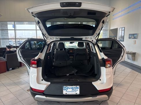 Used 2023 Chevrolet TrailBlazer LT AWD/4WD image 11