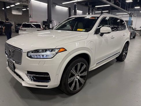 Used 2025 Volvo XC90 T8 Ultra w/ Protection Package Premier AWD/4WD image 1