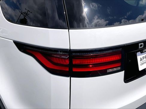 Certified 2025 Land Rover Discovery S AWD/4WD image 26