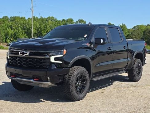 Used 2025 Chevrolet Silverado 1500 ZR2 w/ Technology Package AWD/4WD image 1