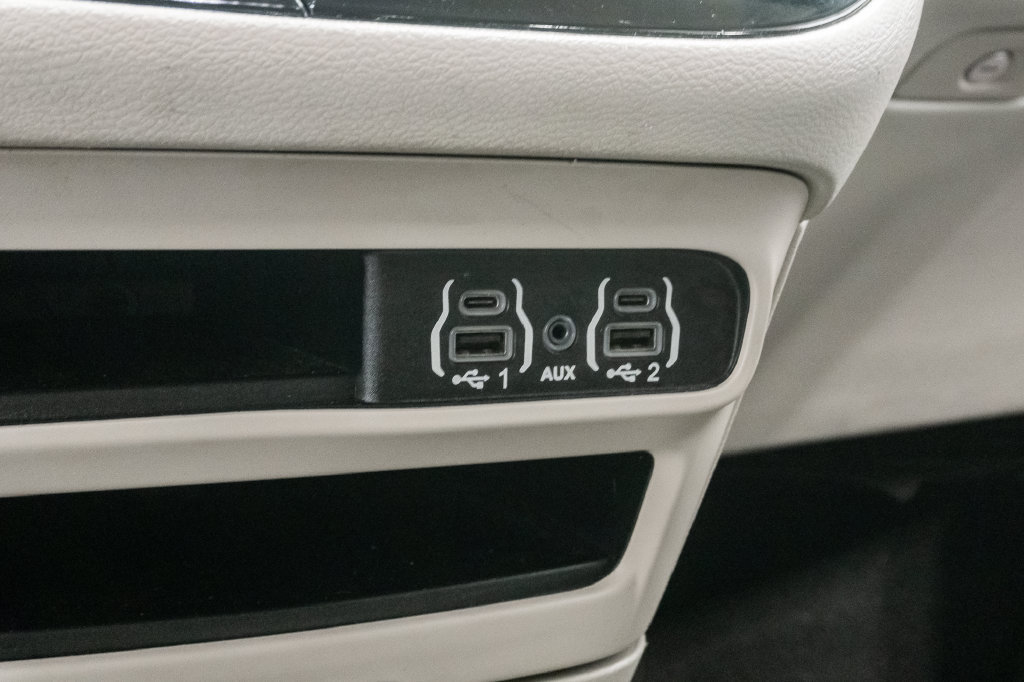 Used 2023 Chrysler Pacifica Touring-L FWD image 20