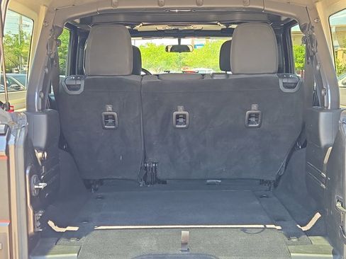 Used 2021 Jeep Wrangler Unlimited Rubicon AWD/4WD image 13