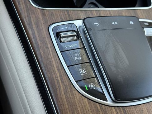 Used 2022 Mercedes-Benz GLC 300 image 17