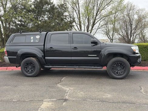 Used 2015 Toyota Tacoma PreRunner w/ SR5 Package image 2
