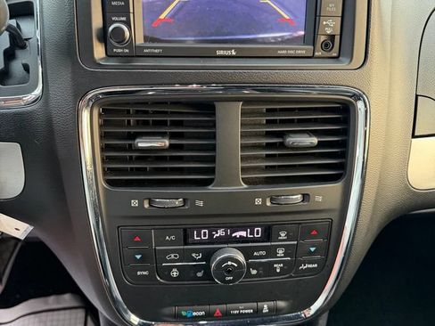 Used 2018 Dodge Grand Caravan GT FWD image 17