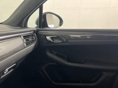 Certified 2022 Porsche Macan S AWD/4WD image 14