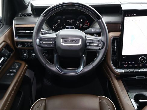 Used 2025 GMC Yukon XL Denali Ultimate AWD/4WD image 10