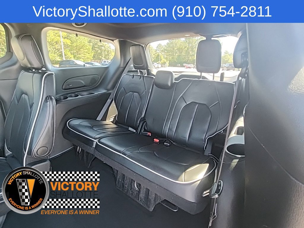 Used 2025 Chrysler Pacifica Limited FWD image 32
