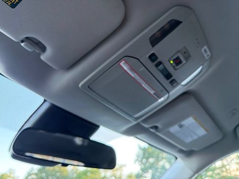 Used 2023 Toyota Highlander LE FWD image 30