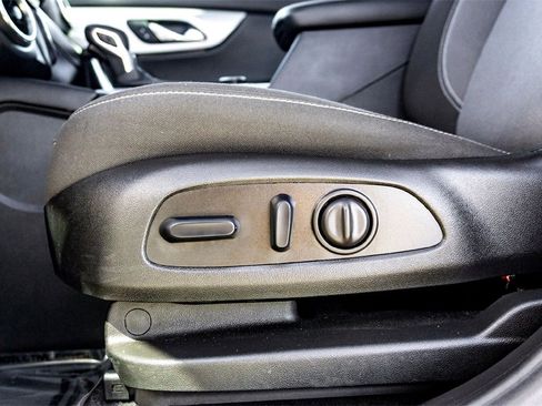 Used 2025 Chevrolet Blazer LT image 12