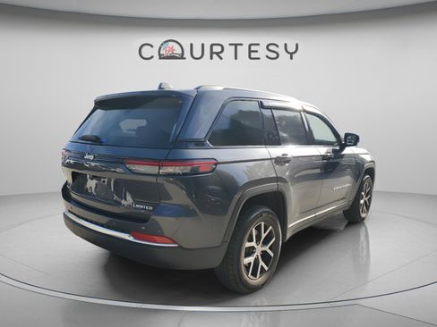 Used 2025 Jeep Grand Cherokee Limited w/ Trailer Tow Package image 2