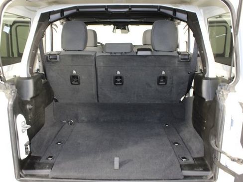 Used 2025 Jeep Wrangler Unlimited Sahara AWD/4WD image 17