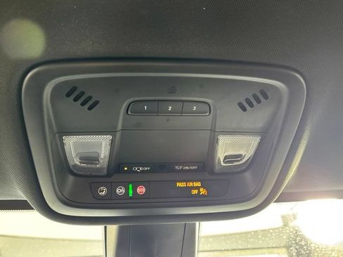 Used 2022 Chevrolet Traverse LT AWD/4WD image 39
