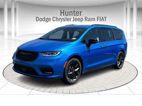 New 2026 Chrysler Pacifica Select w/ S Appearance Package FWD image 1
