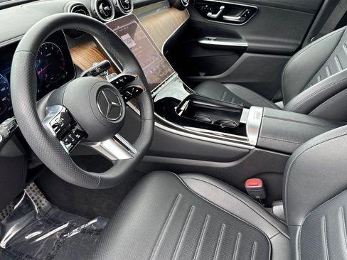 Used 2024 Mercedes-Benz GLC 300 4MATIC image 4