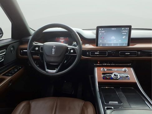 Used 2024 Lincoln Aviator Reserve w/ Equipment Group 201A image 10