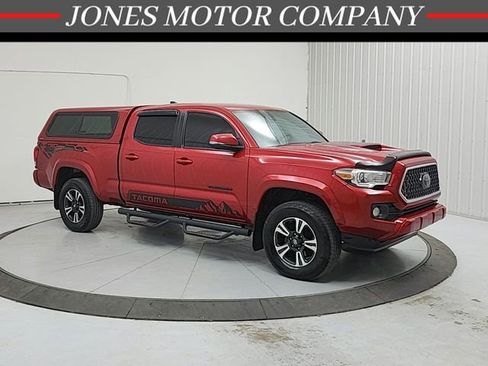 Used 2018 Toyota Tacoma TRD Sport AWD/4WD image 1