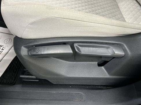 Used 2018 Volkswagen Tiguan S w/ 3rd Row Seat Package AWD/4WD image 10