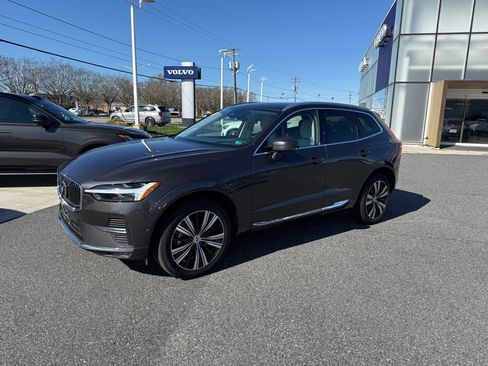 Used 2023 Volvo XC60 B5 Ultimate w/ Climate Package image 2