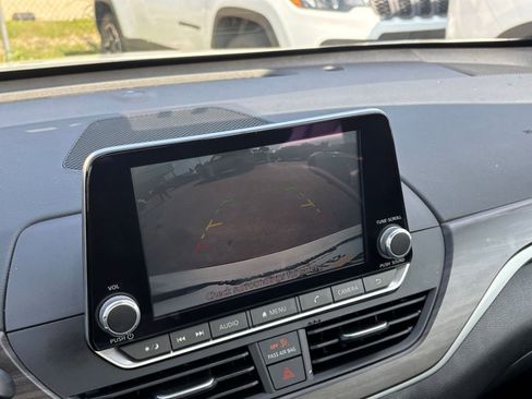 Used 2025 Nissan Altima 2.5 SV FWD image 22