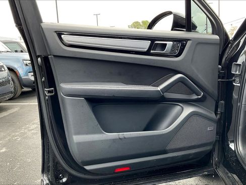 Used 2023 Porsche Cayenne Coupe image 24