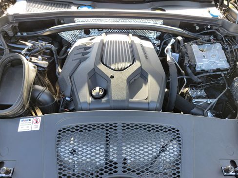 Used 2024 Porsche Macan image 35