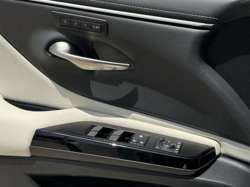 Used 2025 Lexus ES 350 w/ Premium Package FWD image 23